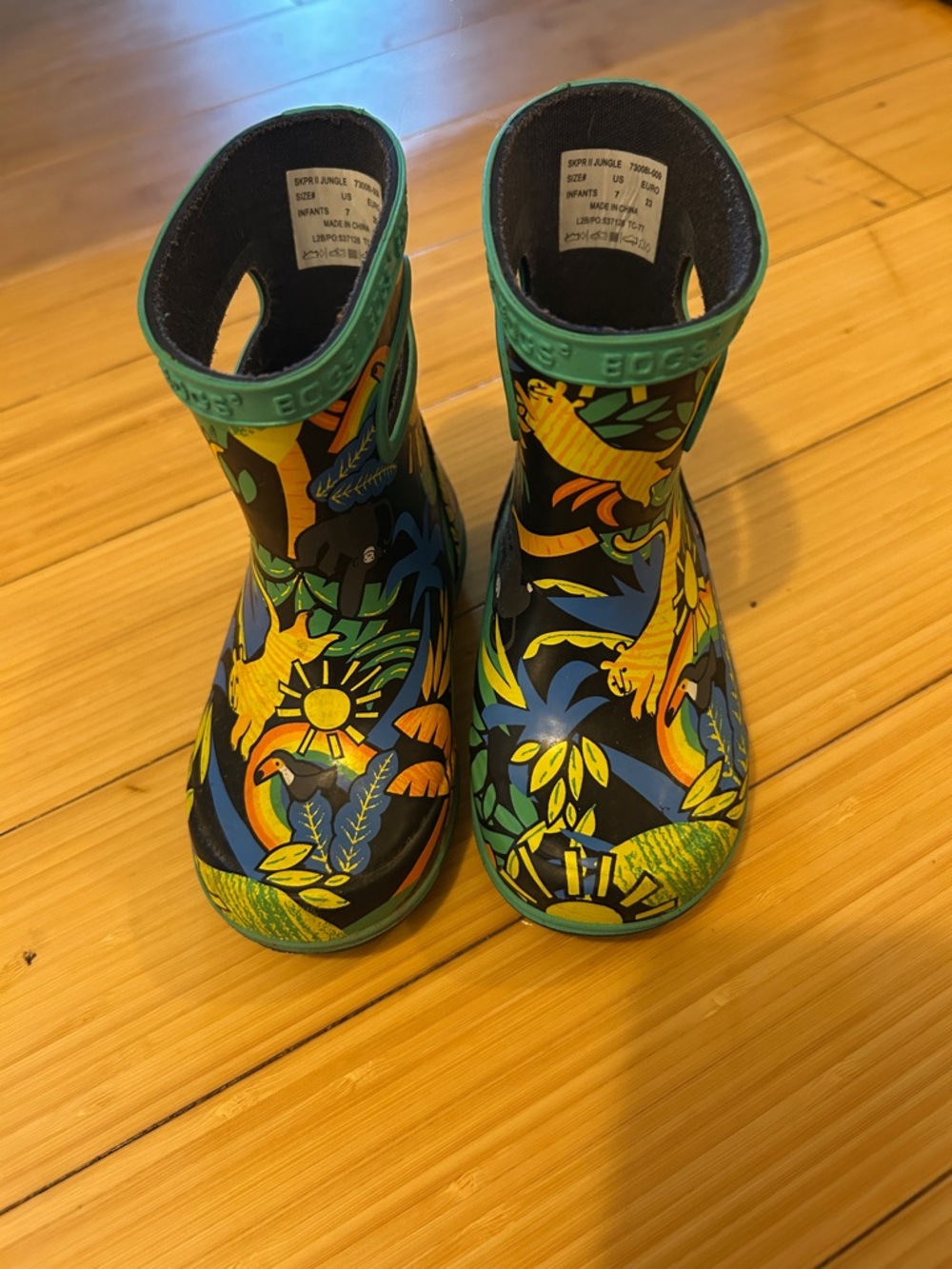 Bogs Kids Jungle-Print Rain Boots in Black, Green, Yellow and Blue